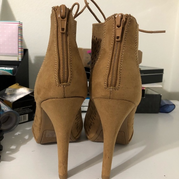 Heels - Picture 3 of 3